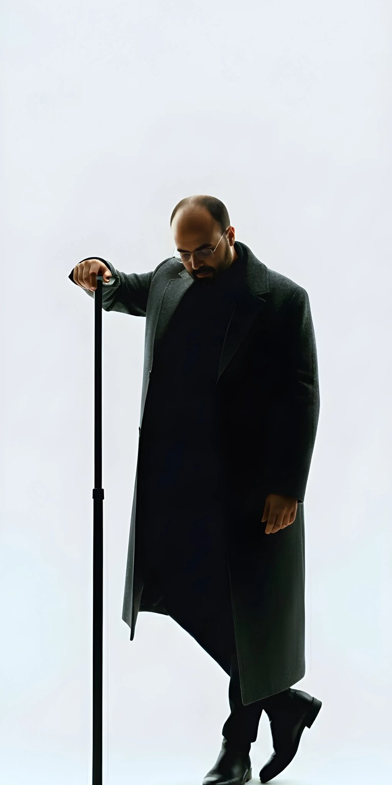 This aesthetic wallpapers feature Danny Slicer in a sophisticated long grey overcoat leaning on a black cane. The high-contrast studio lighting makes this 4K wallpaper a sharp, clean choice for any iPhone lock screen.