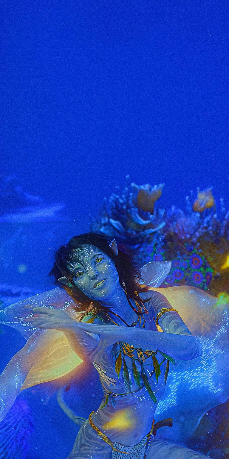 Avatar Way of Water Kiri Dancing Underwater Wallpaper