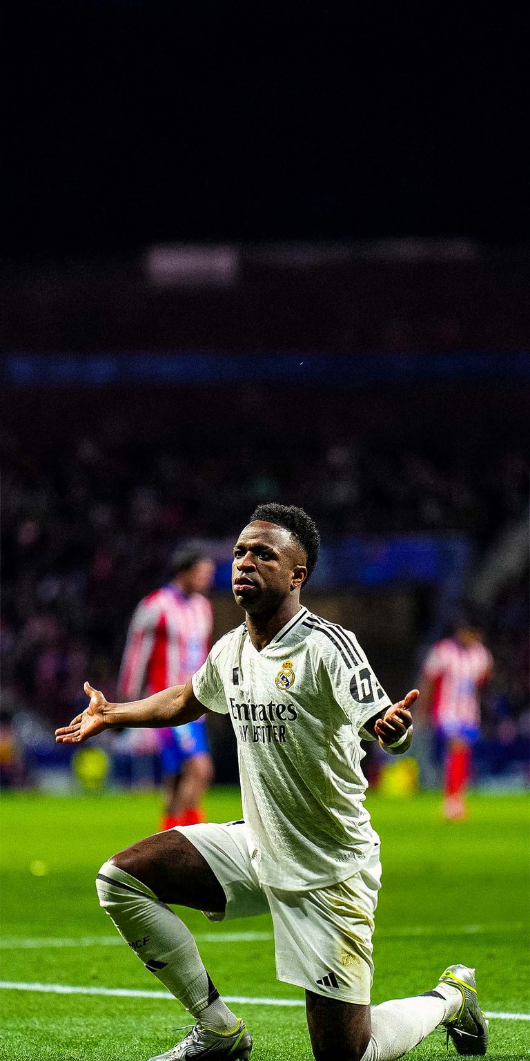 Vinicius Junior kneels wallpaper iPhone