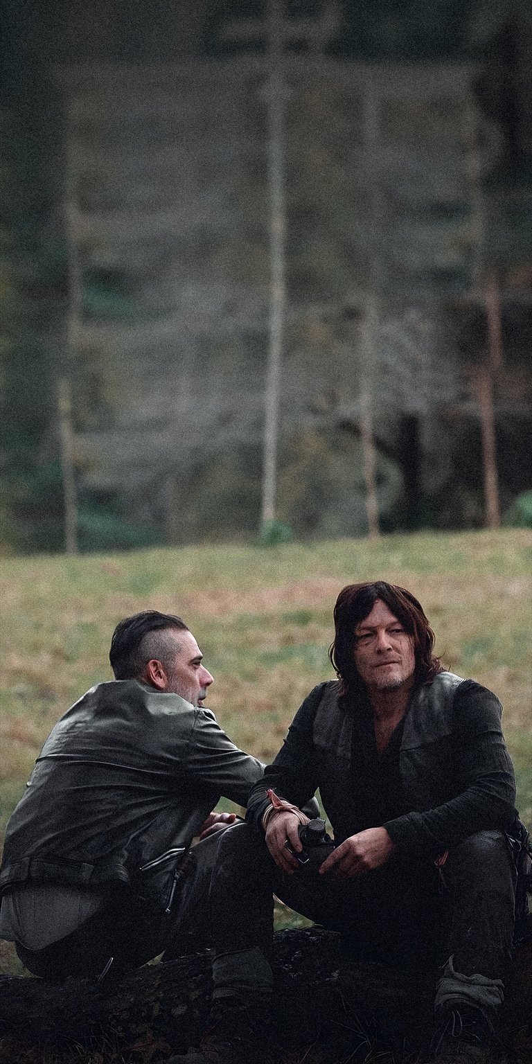 Negan and Daryl Dixon talking wallpaper