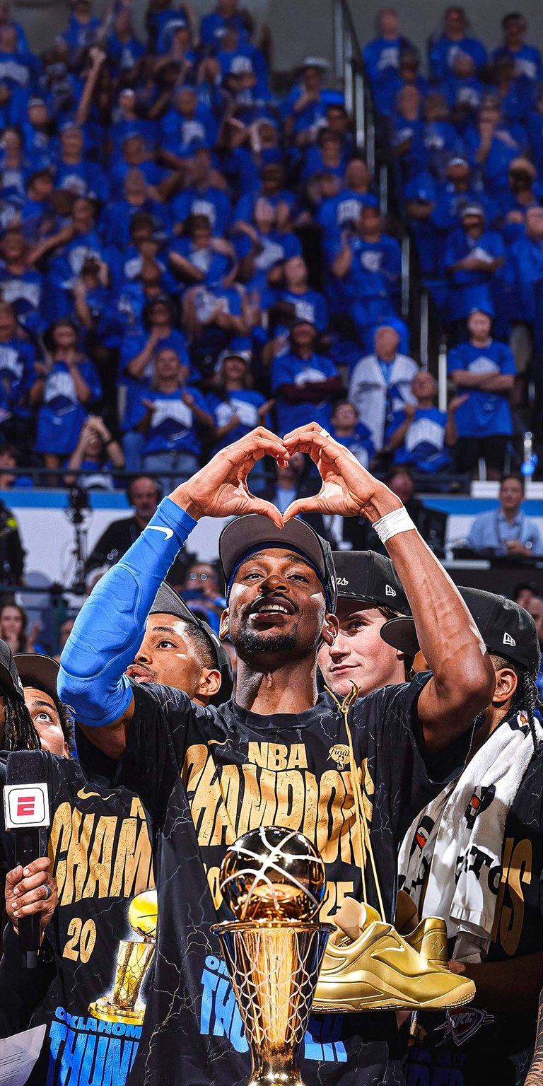 Shai Gilgeous-Alexander celebrates iPhone wallpaper