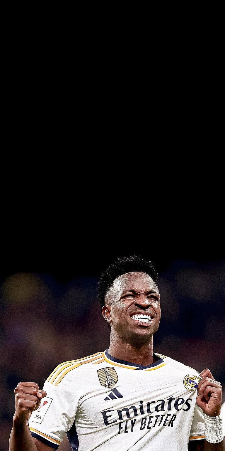 Vinicius Jr. smiling at the crowd wallpaper