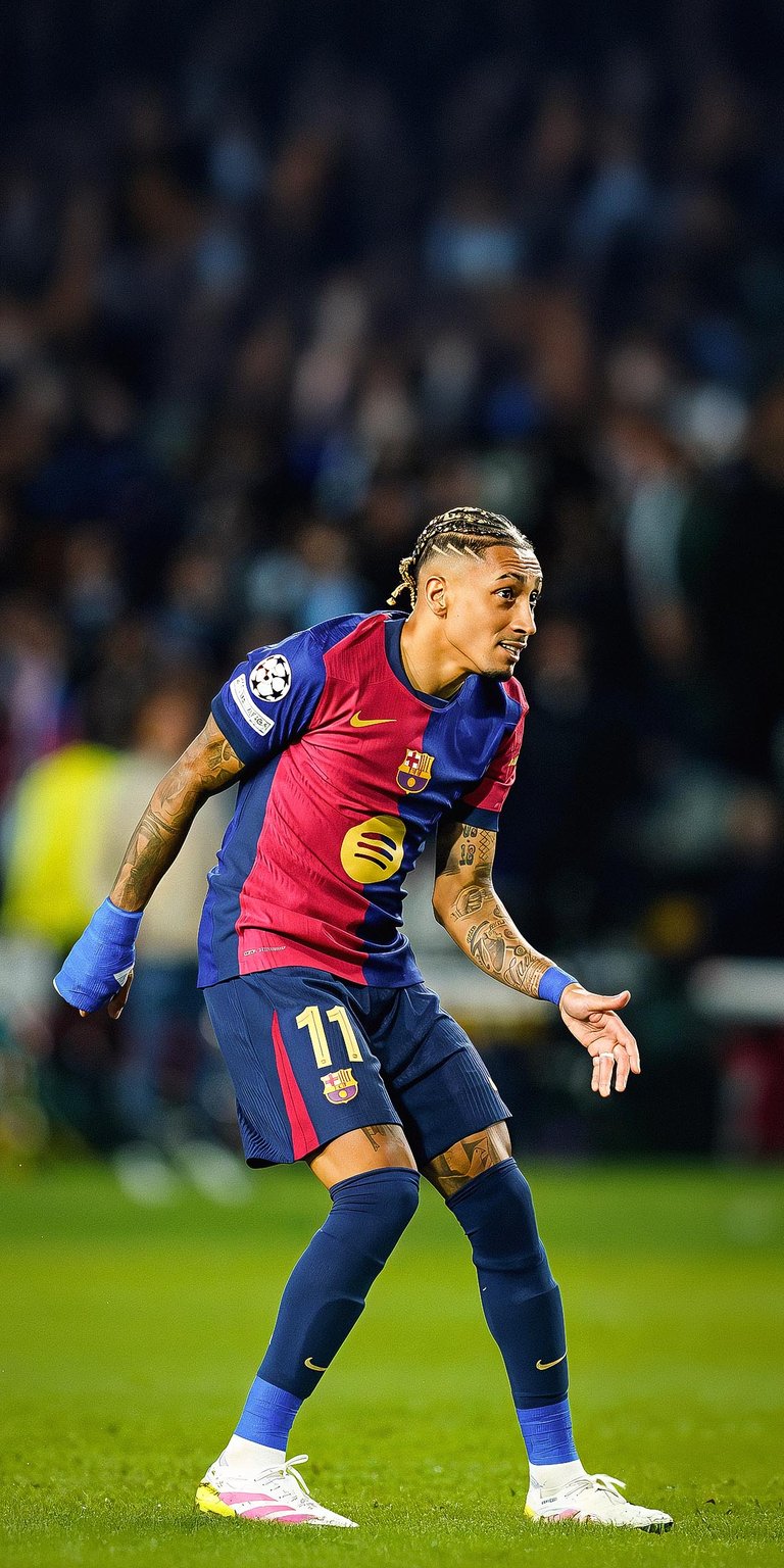 Raphinha during the UEFA Champions League match Wallpaper HD mobile