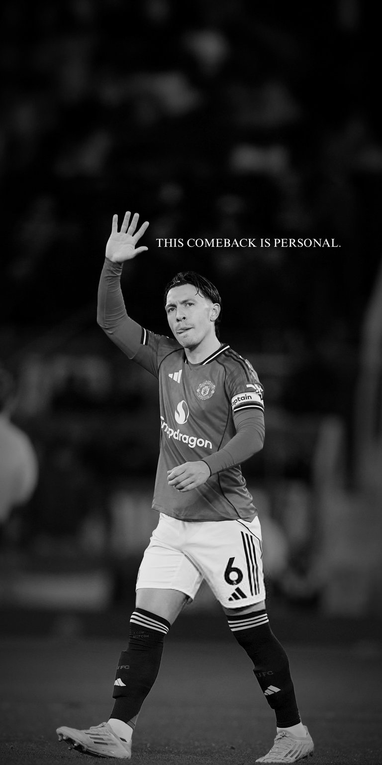 Showcase your pride for the Red Devils with this Lisandro Martínez wallpaper. Featuring "The Butcher" in a moment of connection with the fans, overlaid with the "This Comeback Is Personal" motif. This high-contrast design captures the passion and grit of Manchester United’s defense.