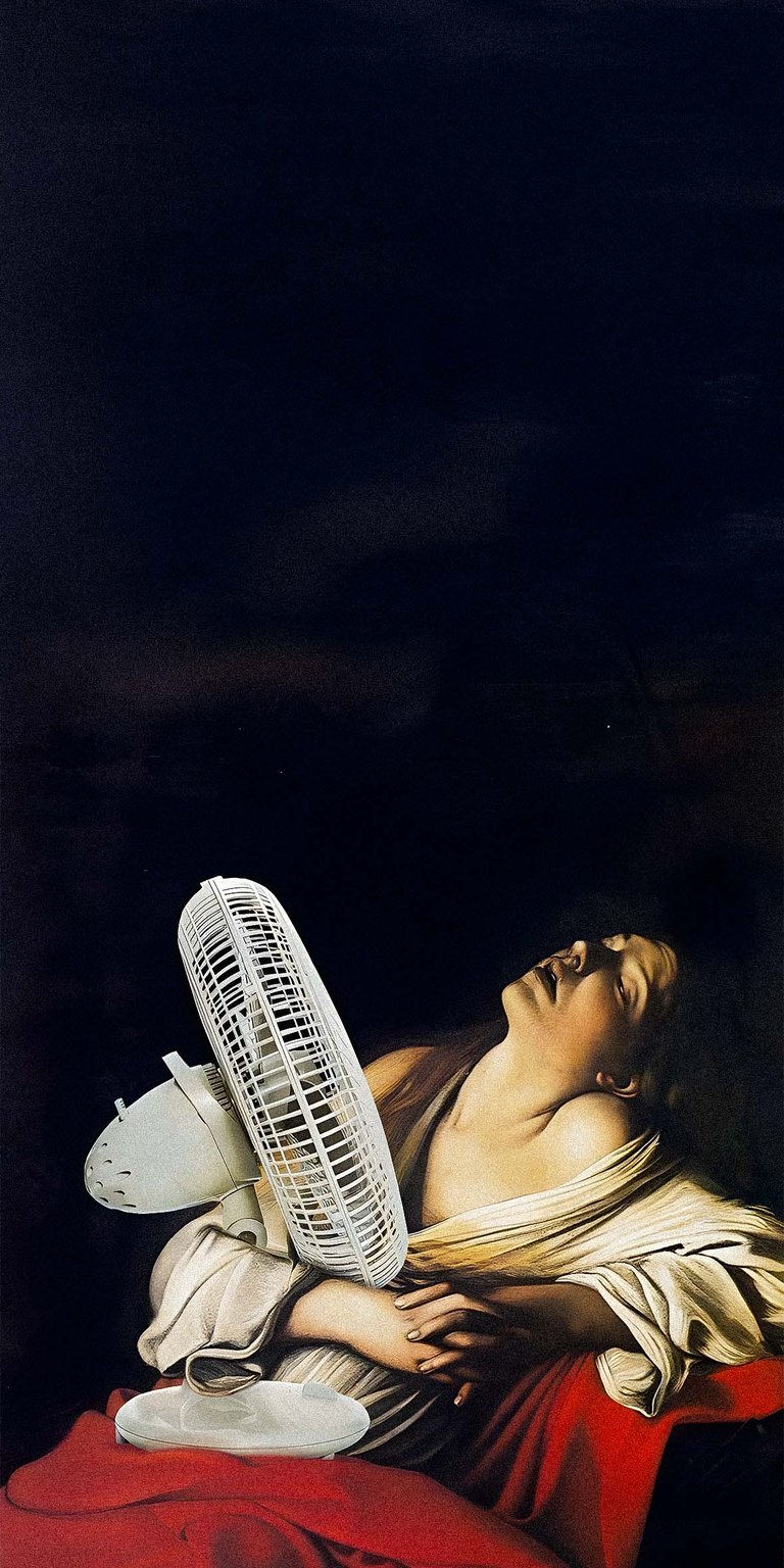 Maria Maddalena holding an electric fan wallpaper