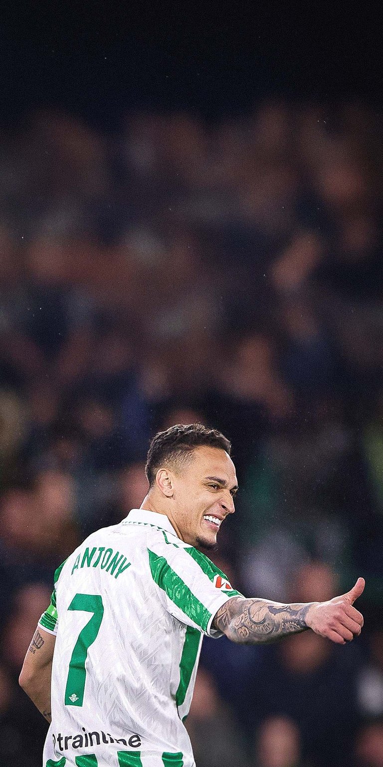 Antony smiles wallpaper iPhone HD