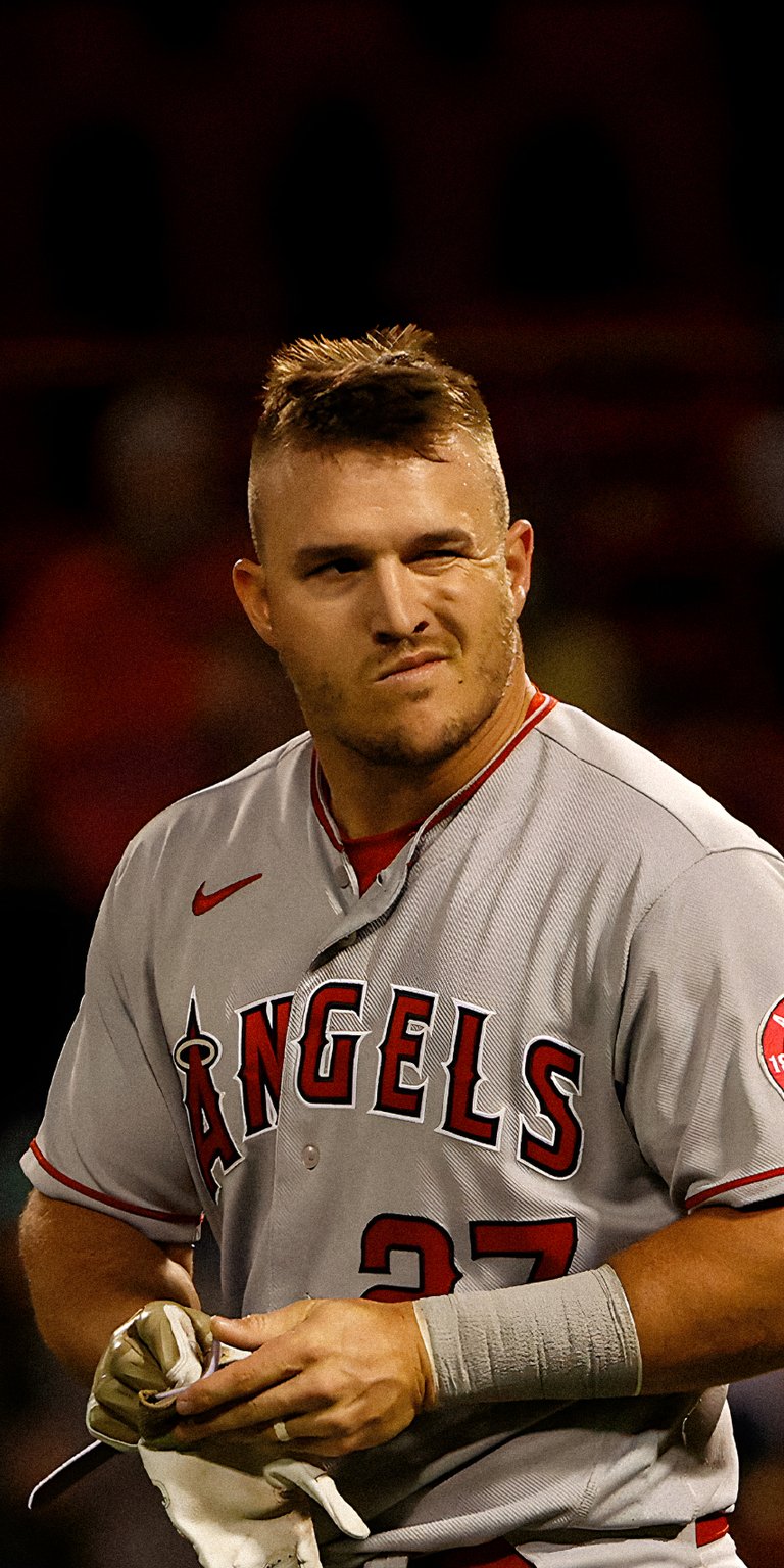 Mike Strout making a face wallpaper