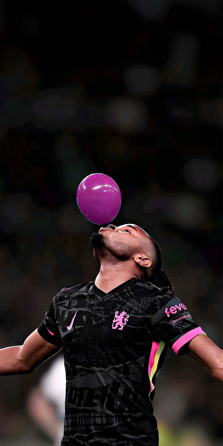 Christopher Nkunku playing with a balloon wallpaper