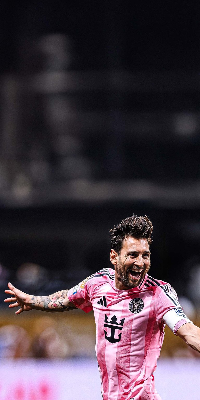 Lionel Messi celebrates scoring Wallpaper