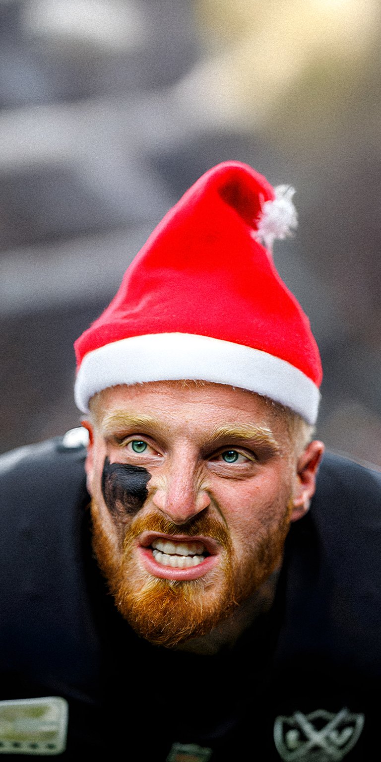 Maxx Crosby christmas wallpaper iPhone