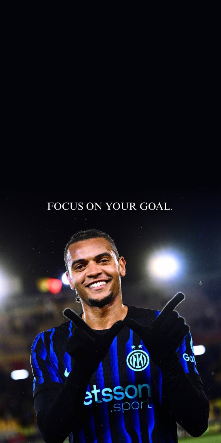 Download this Akanji wallpaper in stunning 4K resolution for your iPhone, featuring him pointing and wearing his Inter jersey. This wallpaper captures Dumfries' winning smile and the inspirational message, "Focus on your goal."