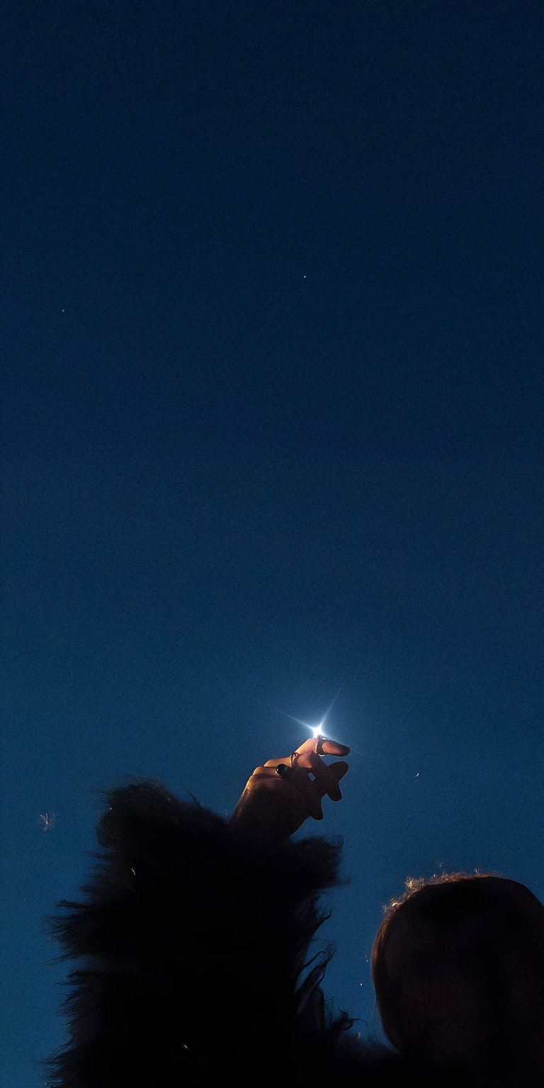 Shiny ring wallpaper iPhone