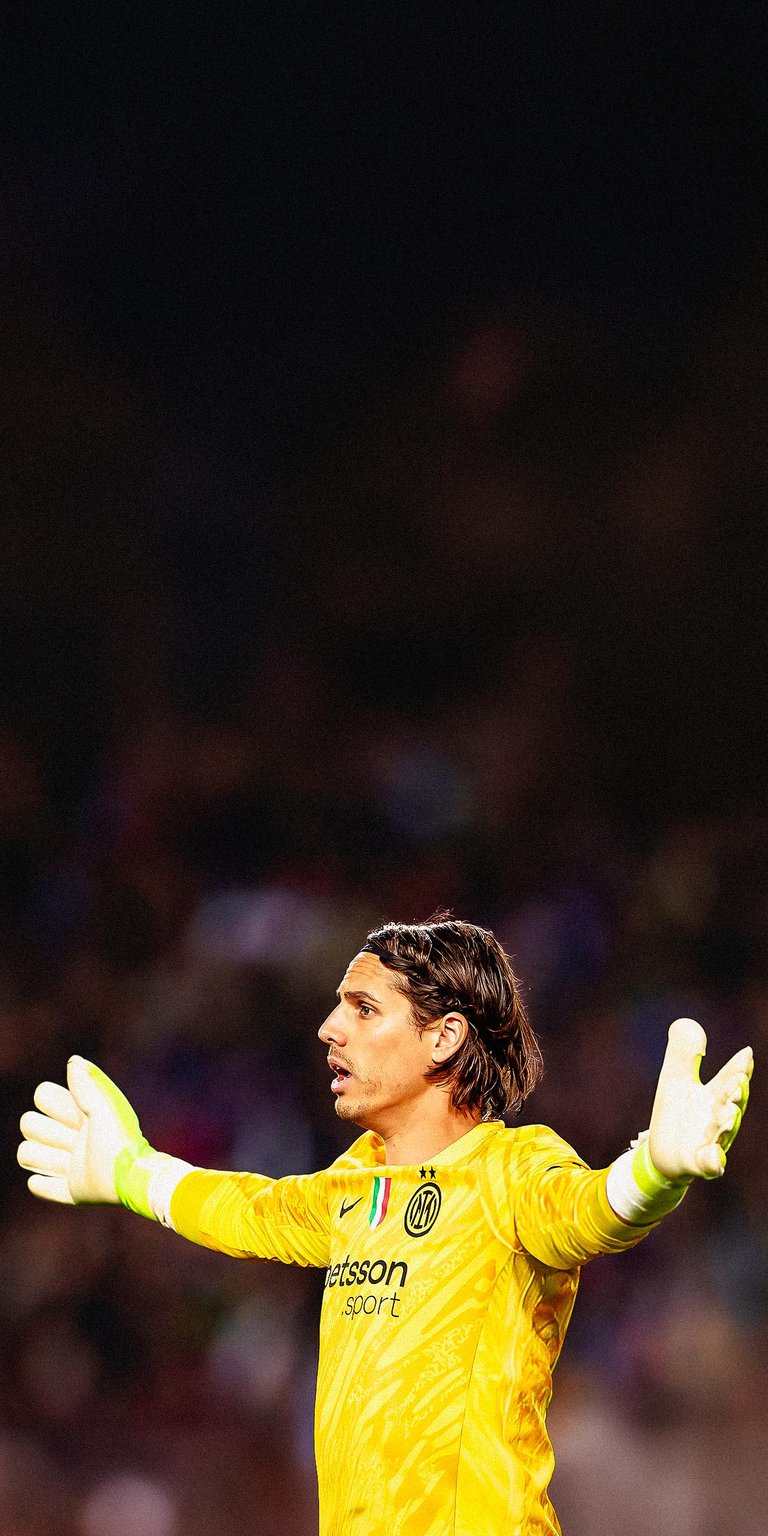 Yann Sommer reacts during the UEFA Champions League Wallpaper