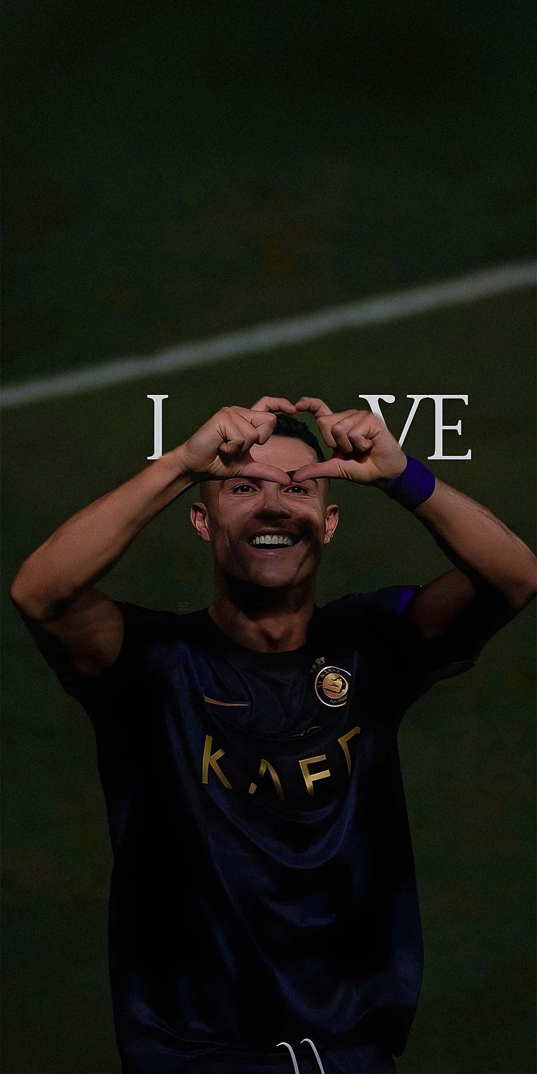 Cristiano Ronaldo love hand sign wallpaper