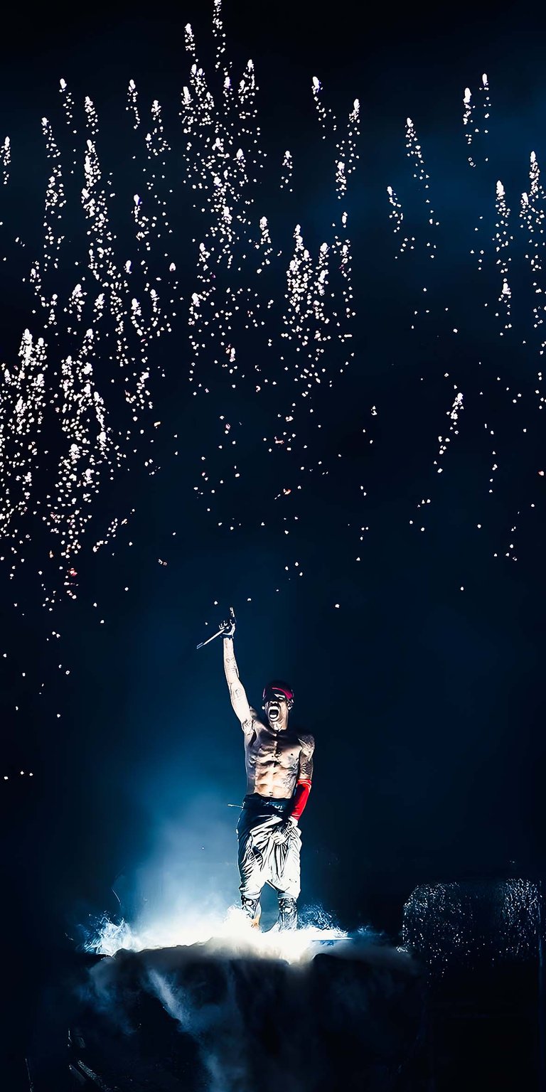 Travis Scott on the stage iOS wallpaper HD