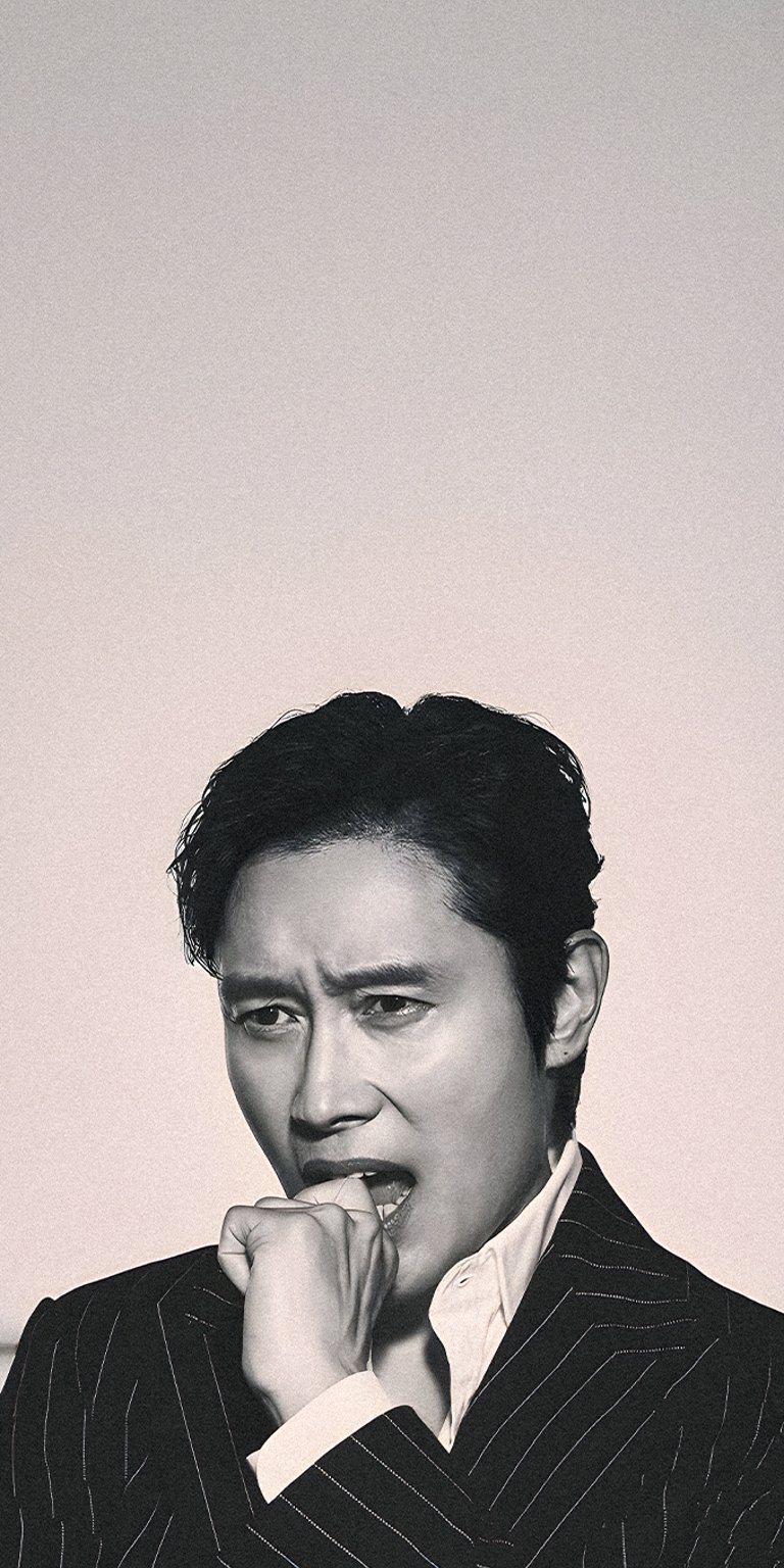 Frontman SG1 biting his fist black and white photo wallpaper 4k