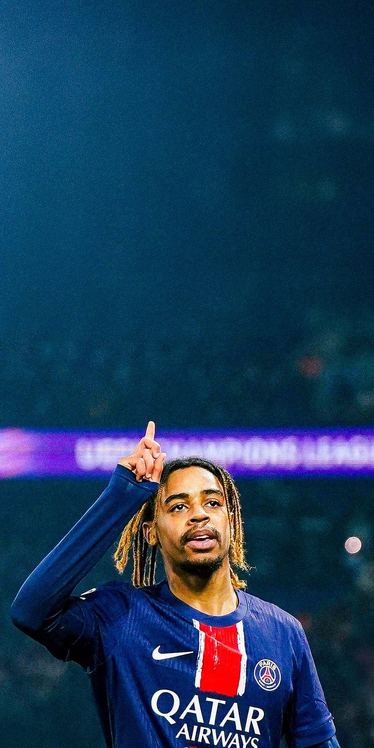 Bradley Barcola of Paris Saint Germain wallpaper iPhone 4k