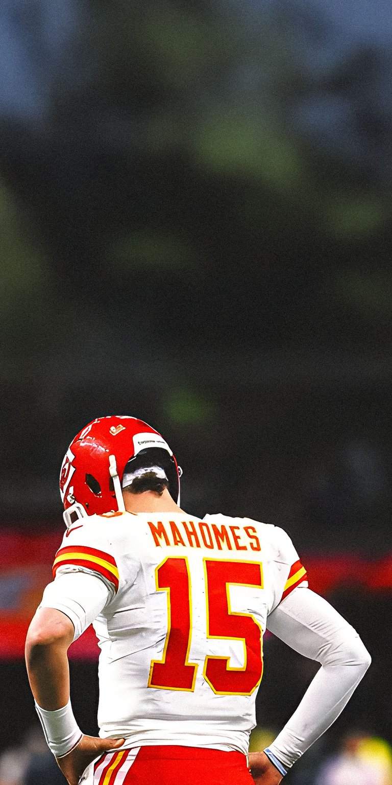 Patrick Mahomes Sad Wallpaper iPhone