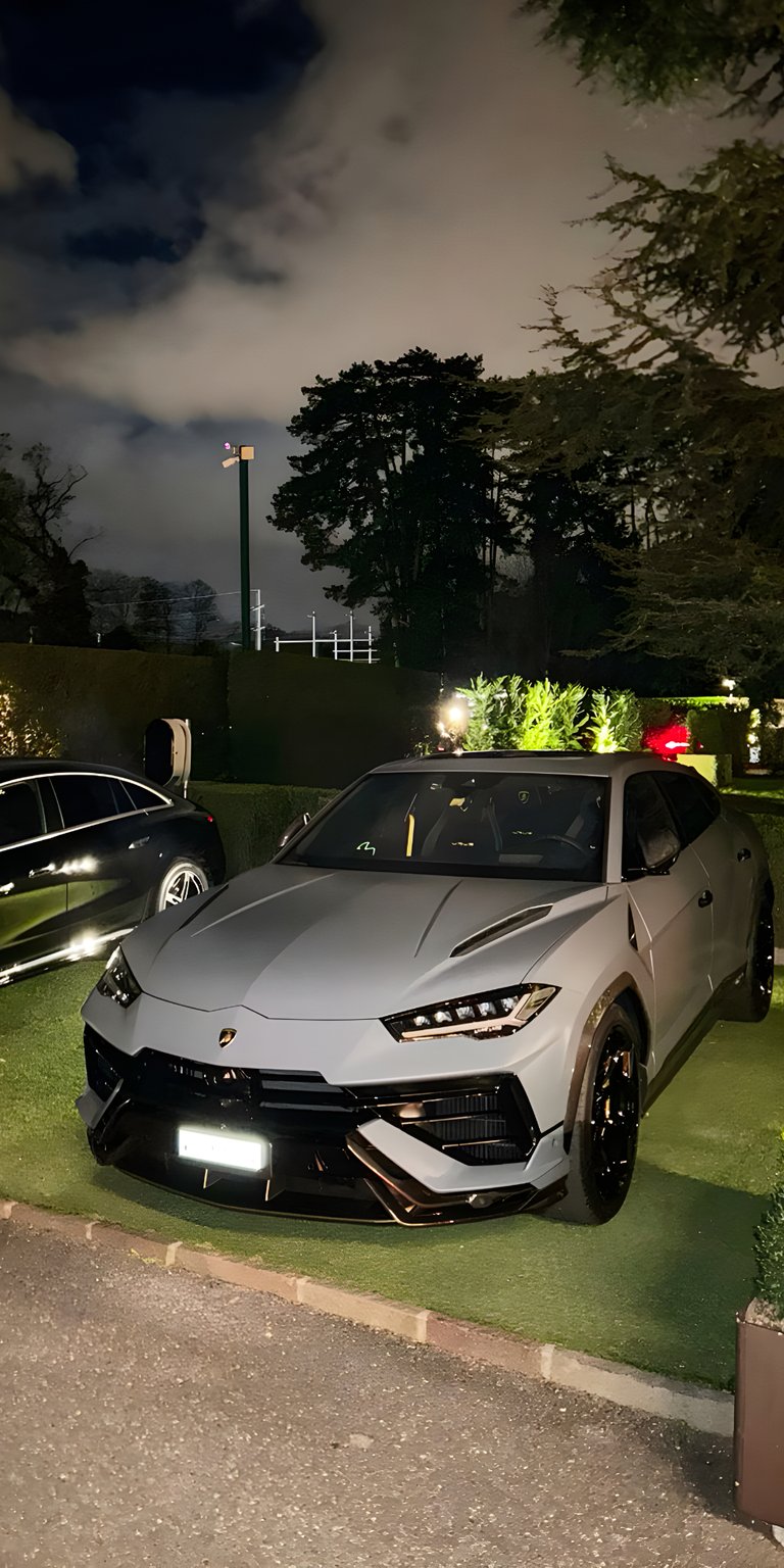 Urus wallpaper 4k iPhone