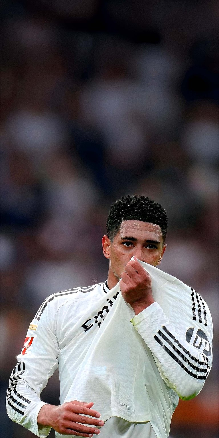 Jude Bellingham rubbing his nose with his shirt wallpaper