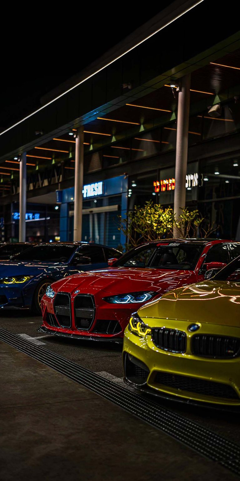 M3 and M4 cars iOS wallpaper HD