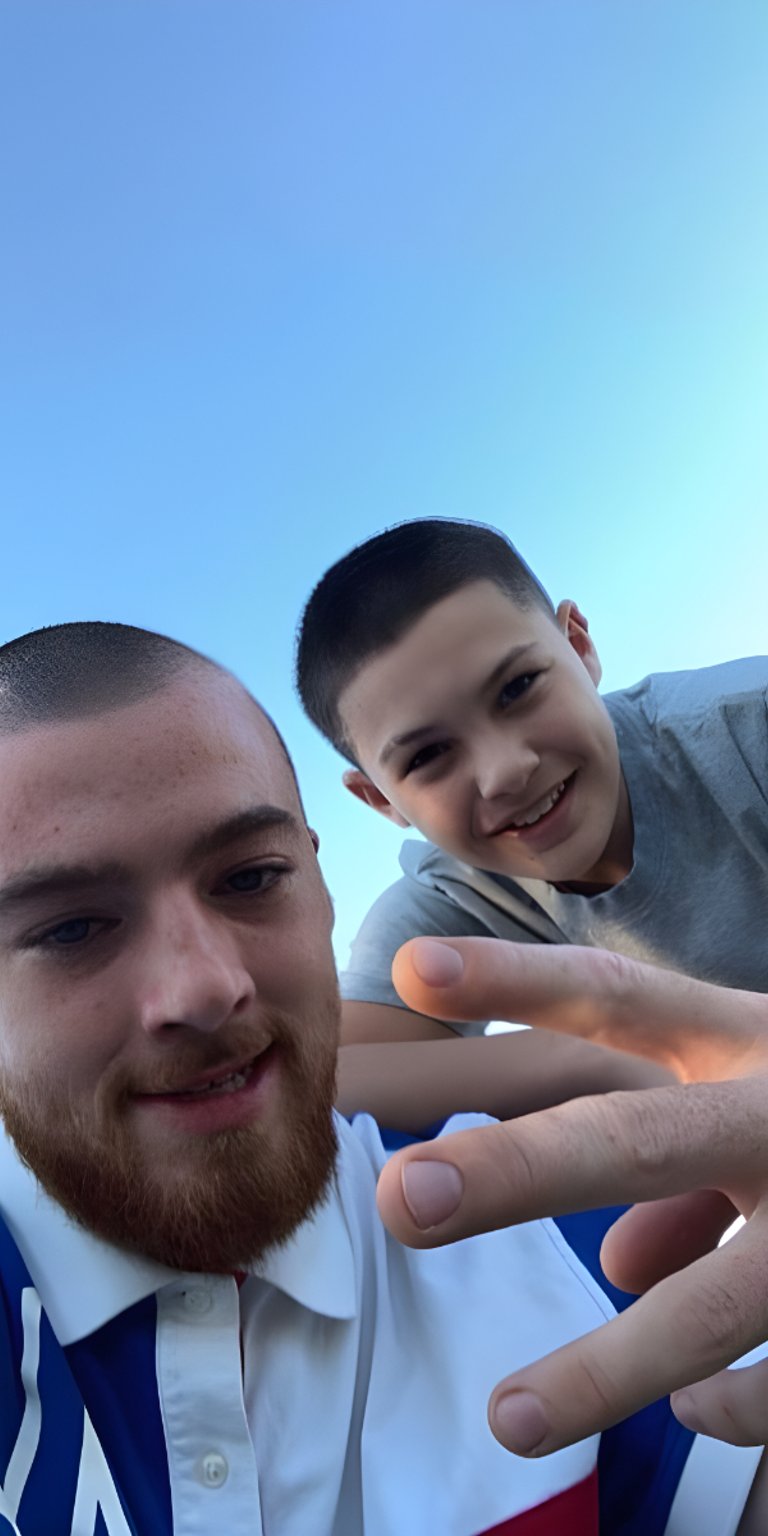 Feczo and Ashtray selfie wallpaper IOS mobile