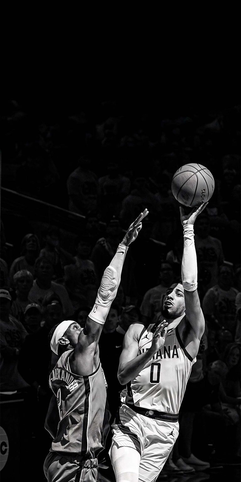 Tyrese Haliburton of the Indiana Pacers drives to the basket Wallpaper HD