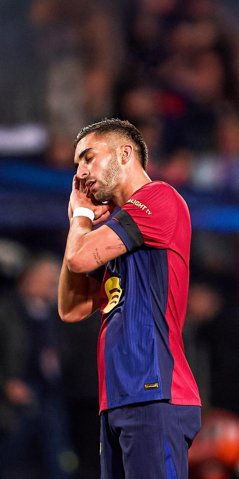 Ferran Torres sleep acting Wallpaper 4k iPhone