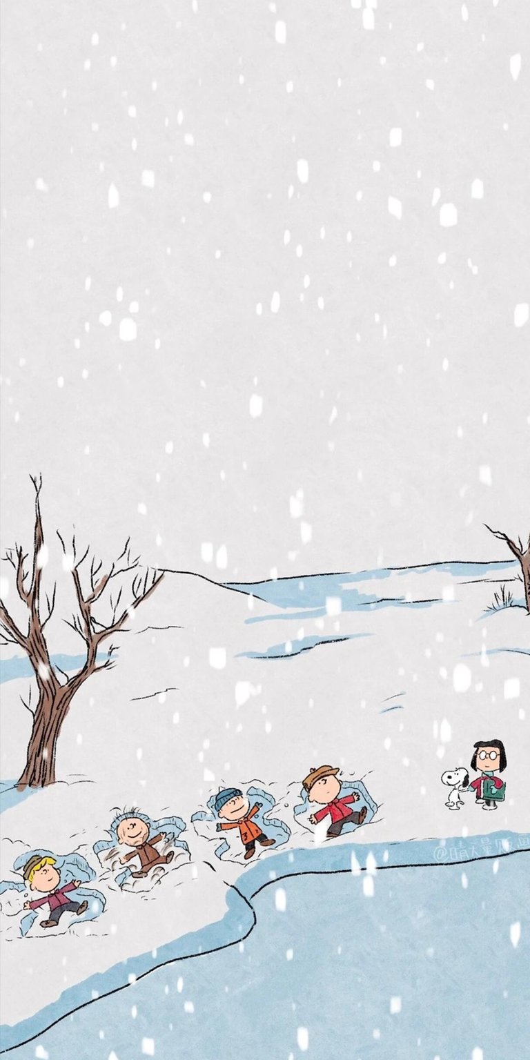 Get into the holiday spirit with this Peanuts 4K wallpaper, perfect for your iPhone! This wallpaper shows the Peanuts gang making snow angels as snow falls all around them and features Snoopy and Peppermint Patty watching.