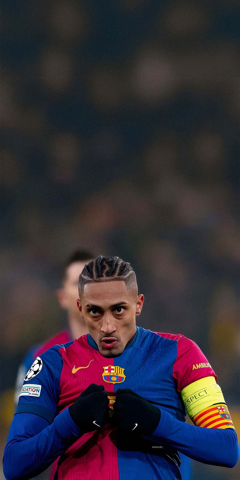 Raphinha footballer game face portrait wallpaper