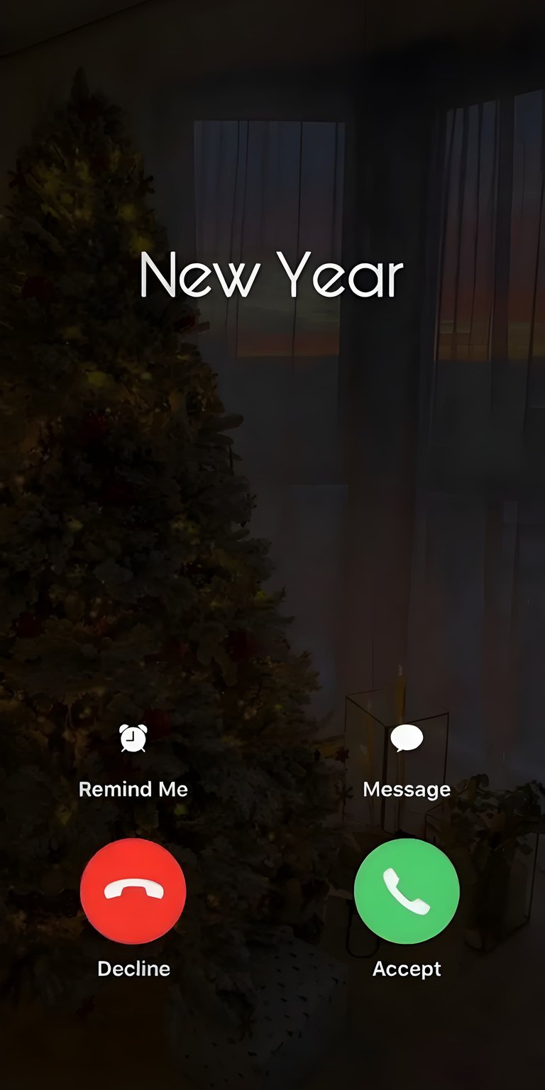 Ring in the new year with this festive New Year 4K wallpaper for your iPhone! The blurred Christmas tree lights, incoming call screen, and decorative lantern create a cozy and inviting visual.