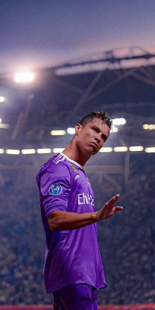 Cristiano Ronaldo Purple Jersey Wallpaper for iPhone