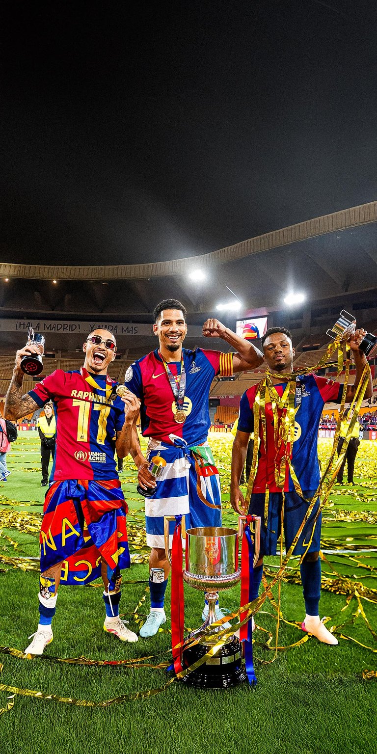 Raphinha, Ronald Araujo, Ansu Fati celebrating the victory Wallpaper 4k iPhone