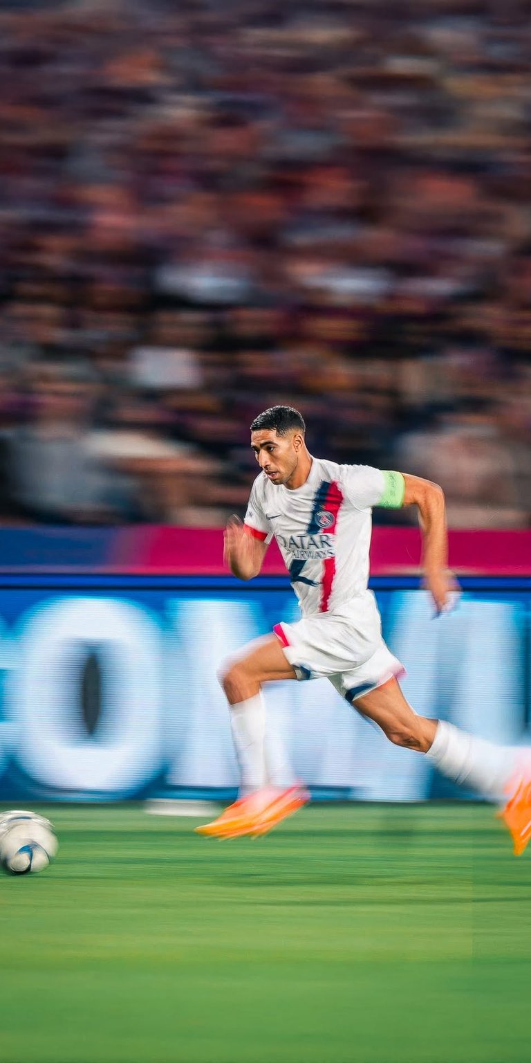 Achraf Hakimi 4K football wallpapers iPhone