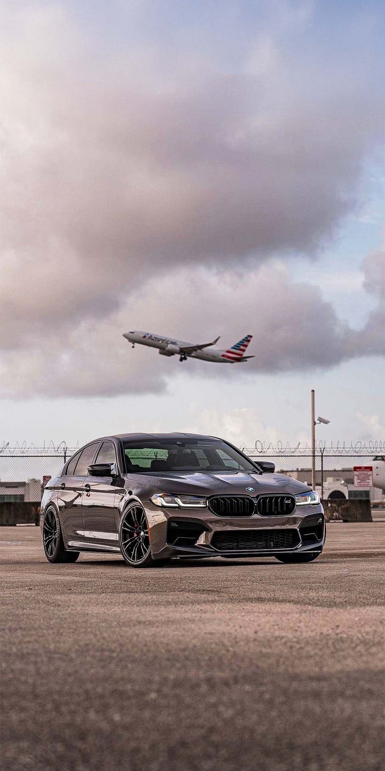 M4 iPhone wallpaper 4K