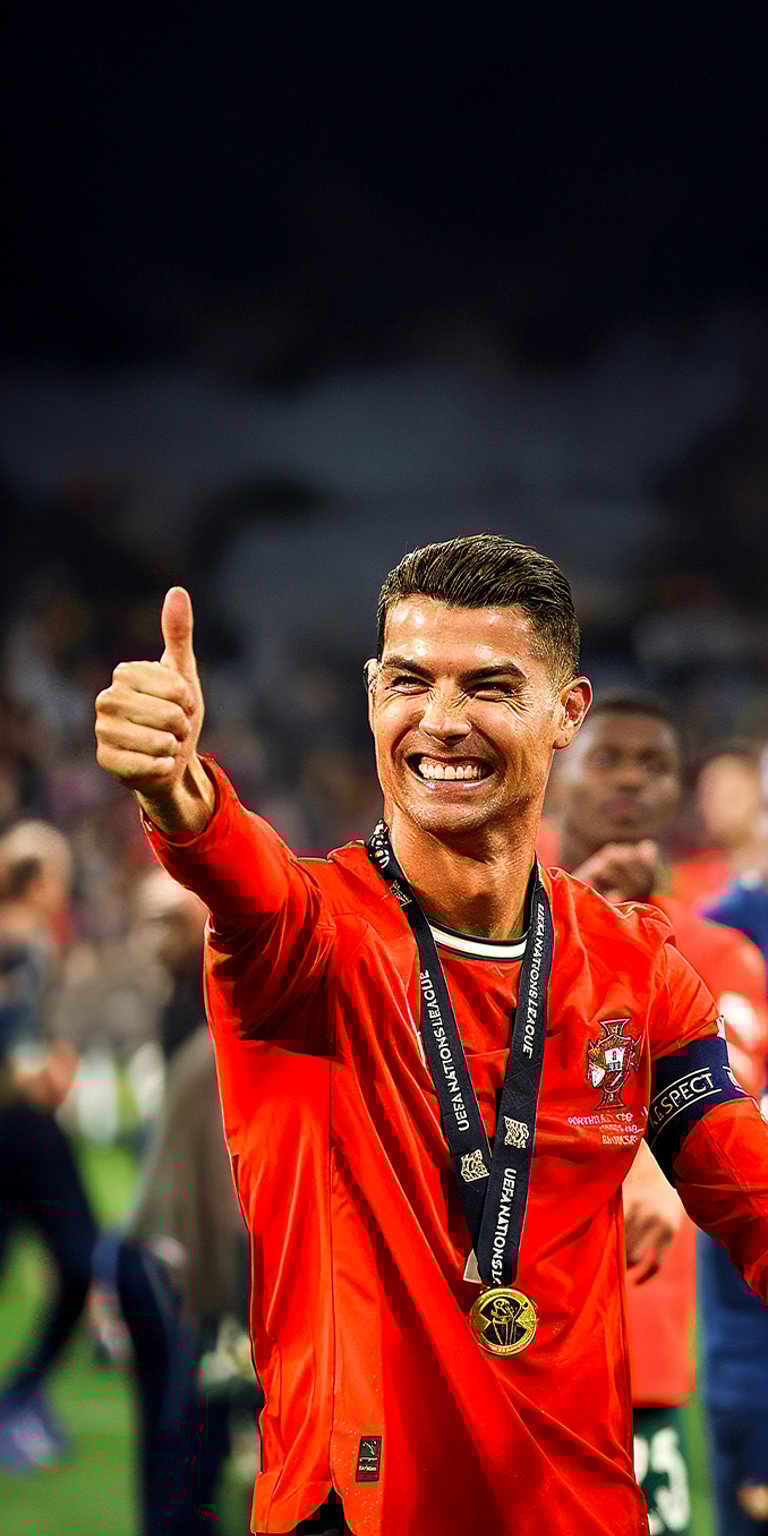 Cristiano Ronaldo thumbs up wallpaper iPhone 4K