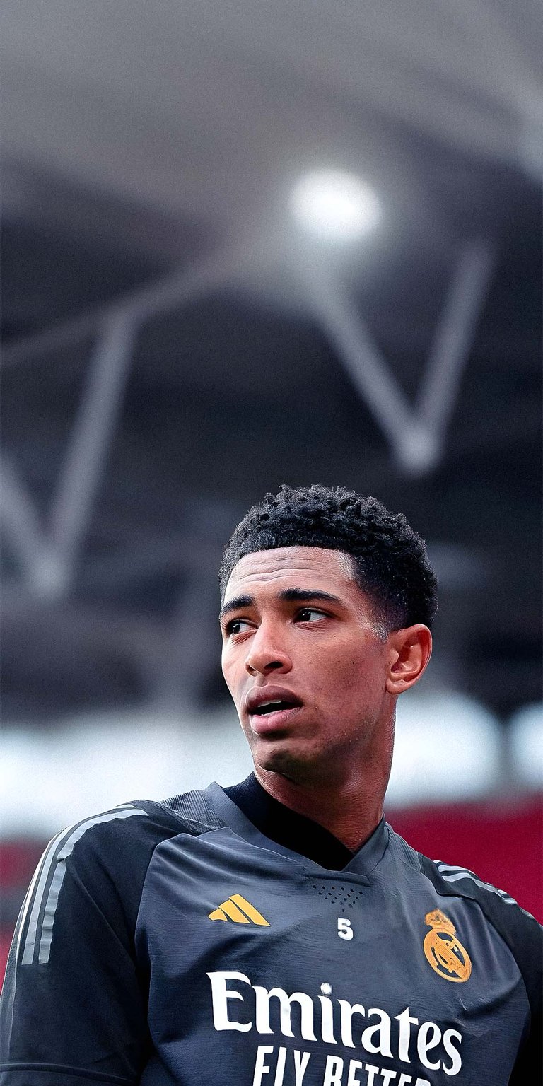 Jude Bellingham close up photo wallpaper