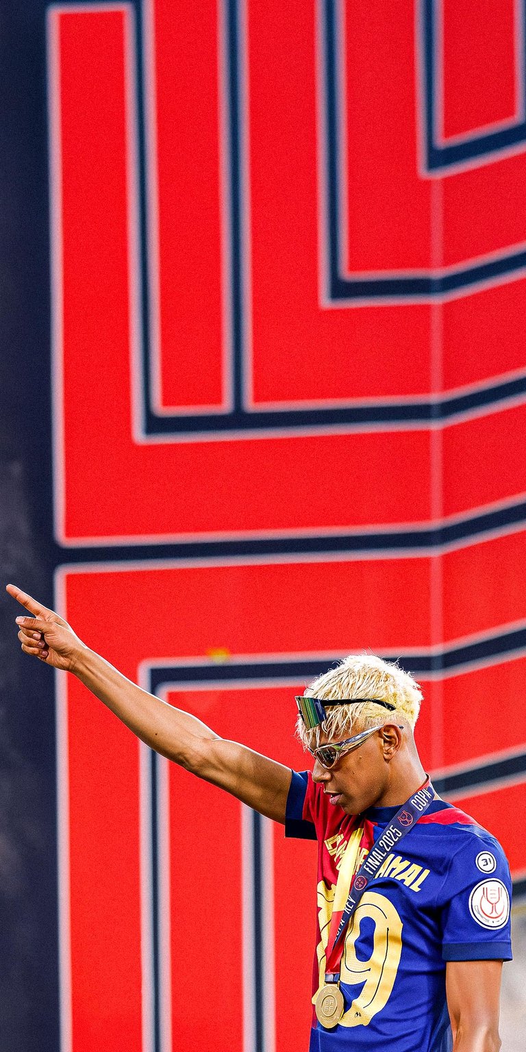 Lamine Yamal celebrates the victory Wallpaper 4k iPhone