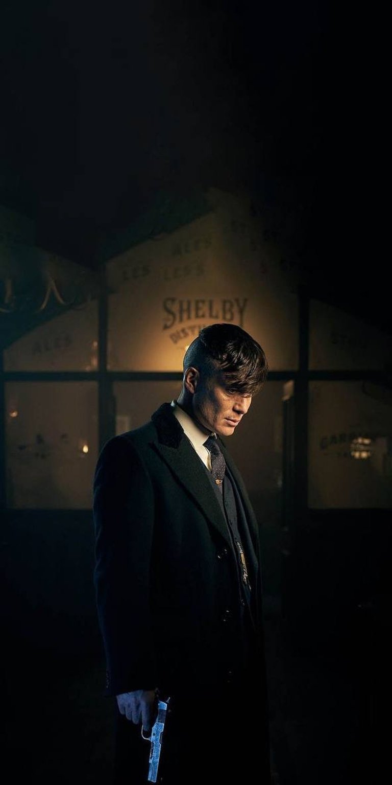 Thomas Shelby with a gun wallpapers
