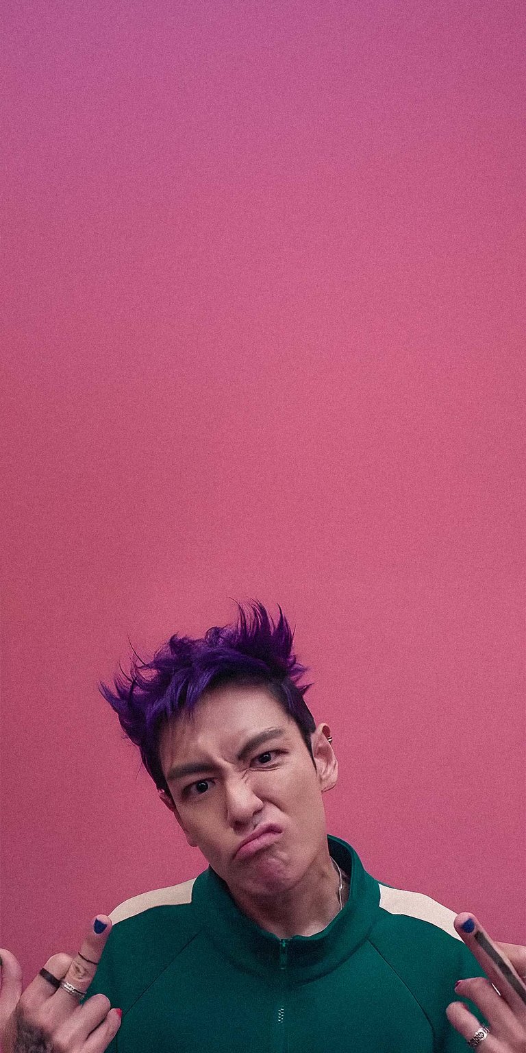 Thanos Player 230 make face bad finger pose 4k wallpaper