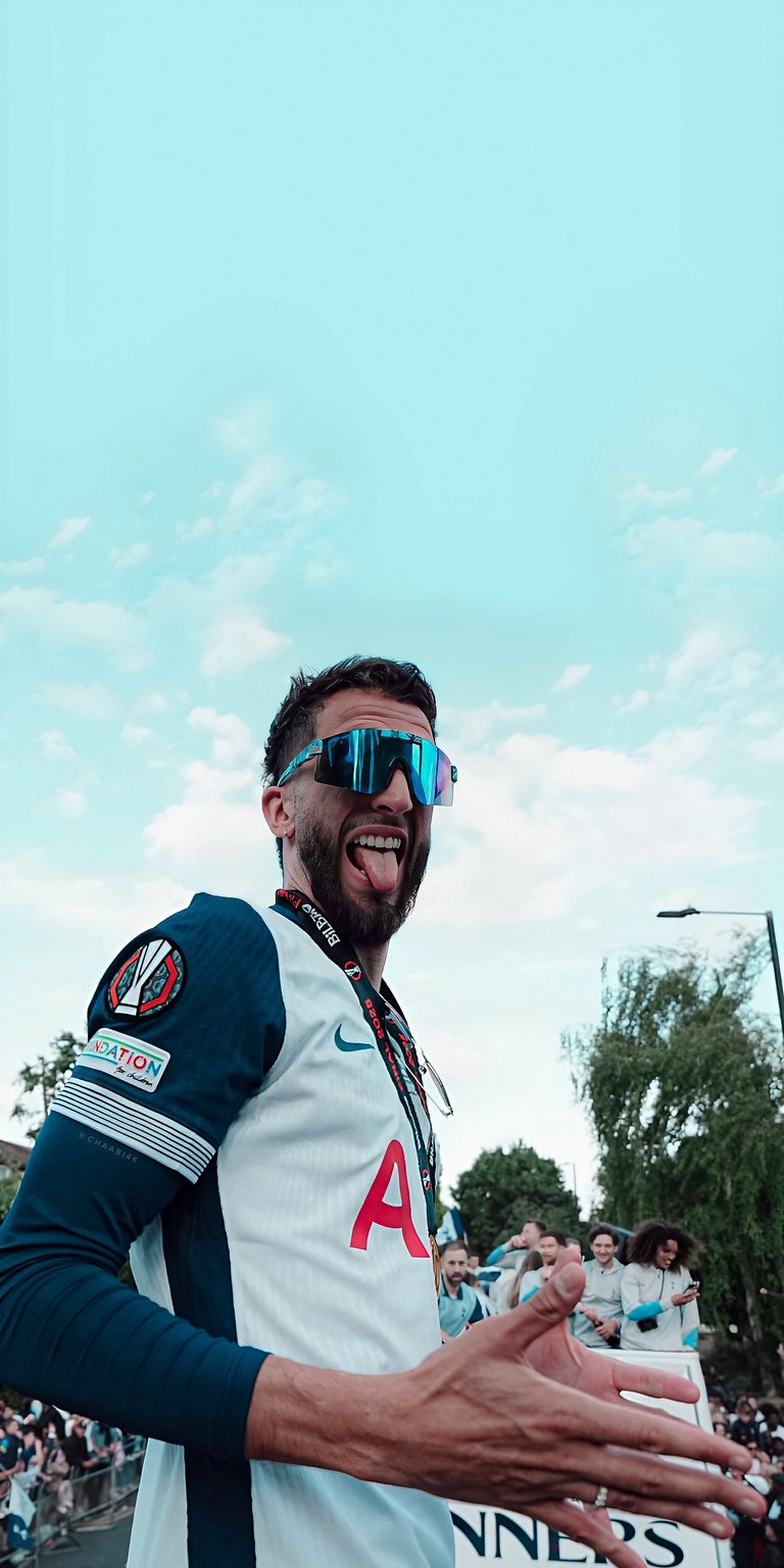 Rodrigo Bentancur Premier League Champions iPhone wallpaper 4k