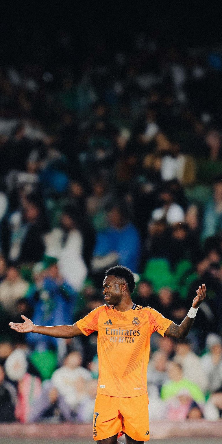 Vinicius Junior gestures wallpaper mobile HD