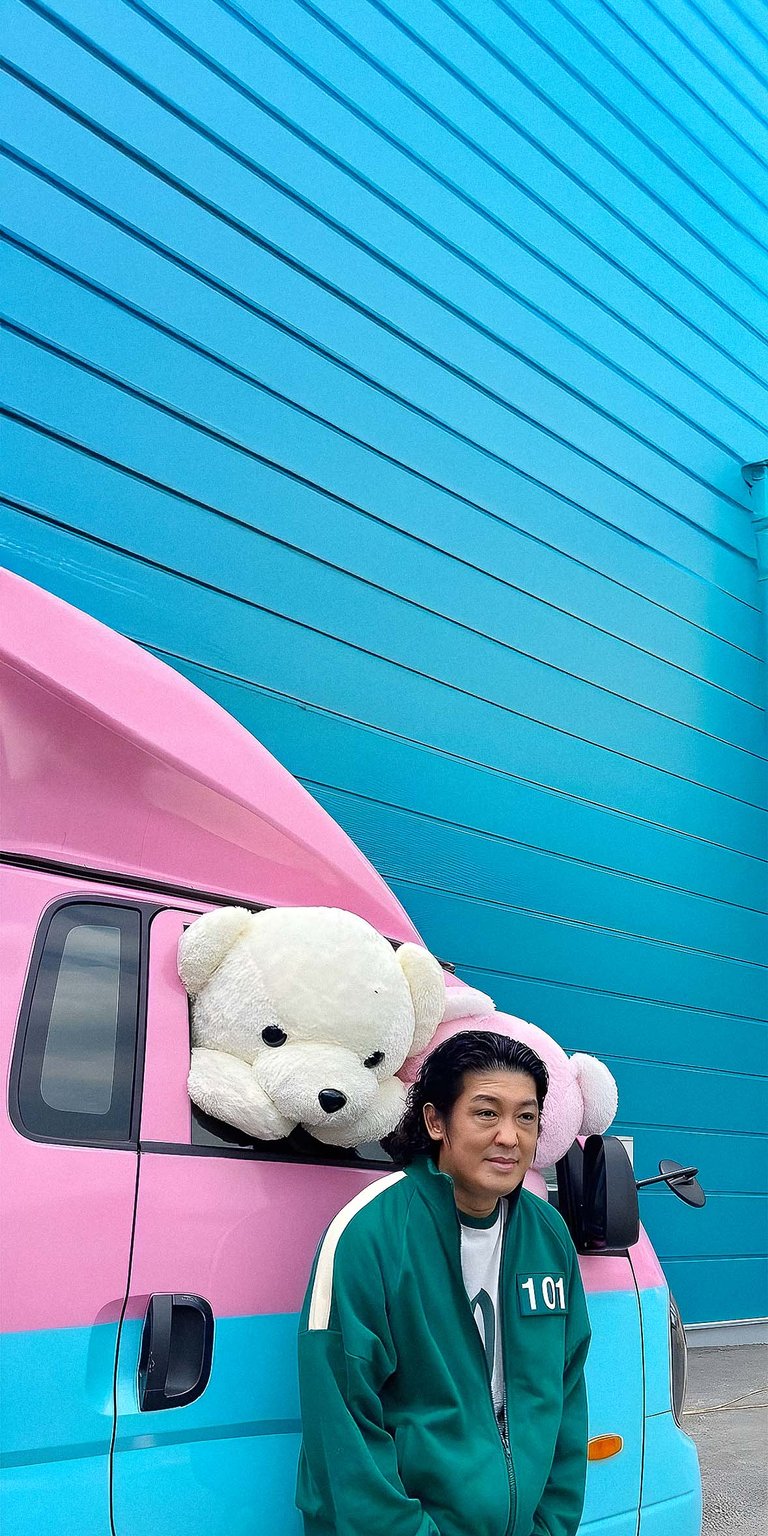 Jang Deok-Su player 101 standing beside a truck wallpaper