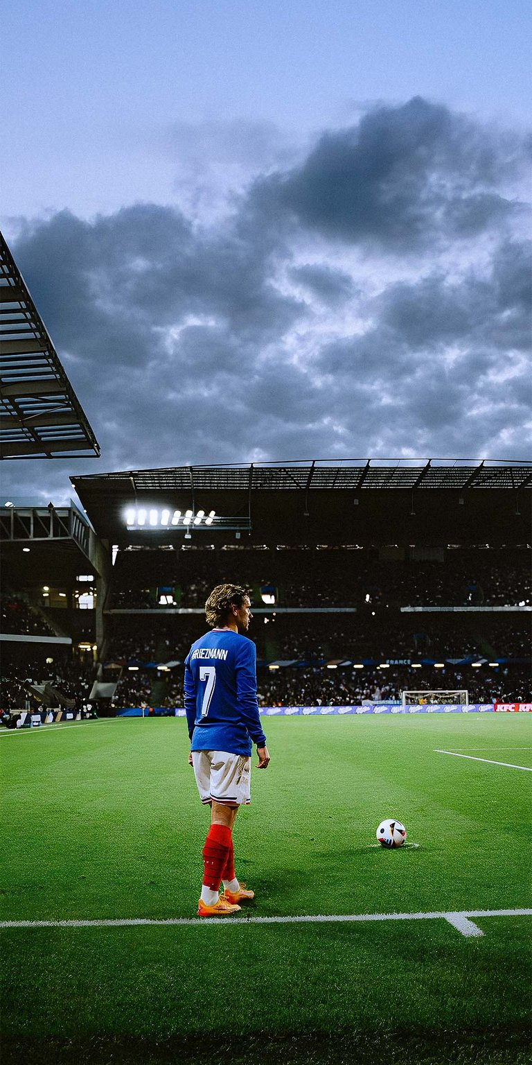 Antoine Griezmann will about to kick the ball wallpaper