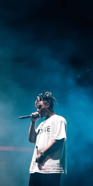 Juice WRLD singing at the live concert wallpaper