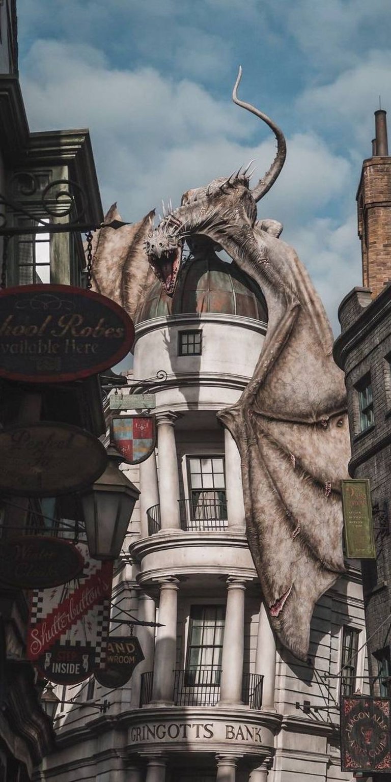 Artistic building with dragon at the top wallpaper