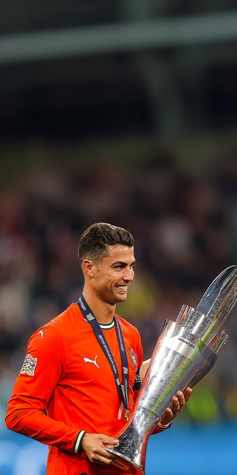 Cristiano Ronaldo holding a trophy wallpaper iPhone 4K