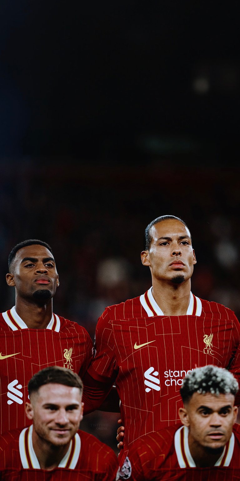 Liverpool team photo wallpaper iPhone HD