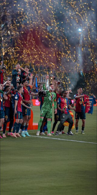 FC Barcelona team celebration wallpaper for iPhone HD