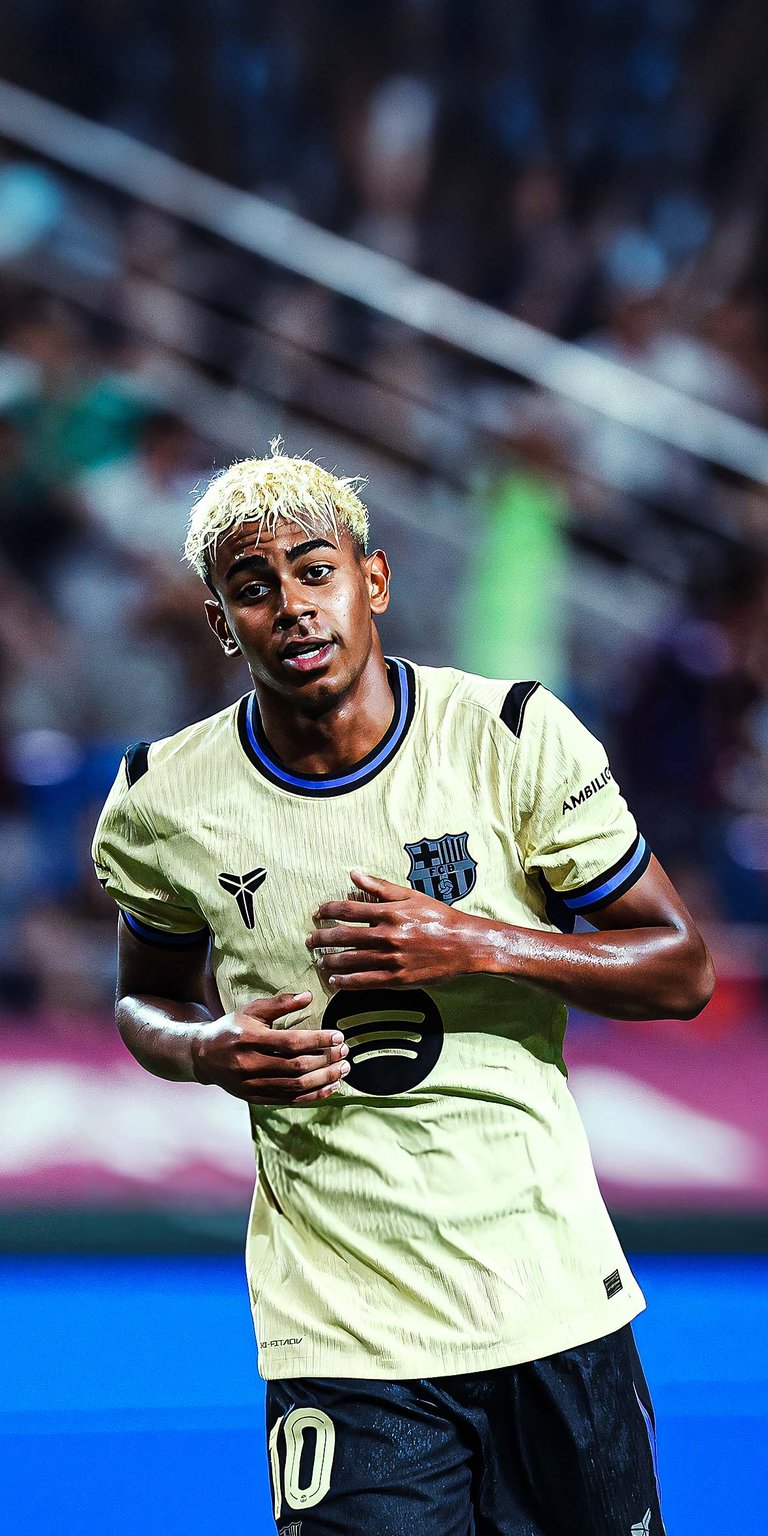 Lamine Yamal during the match wallpaper iPhone